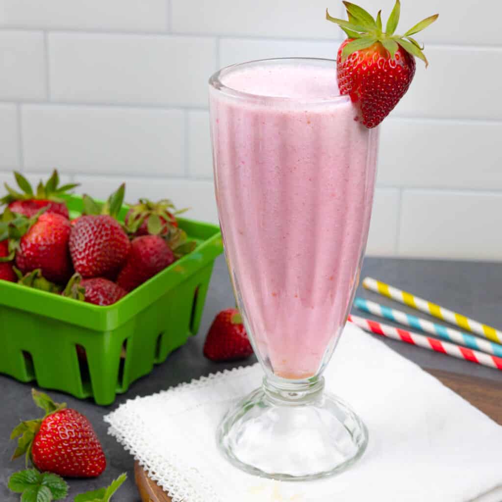 Keto Strawberry Smoothie with Almond Milk