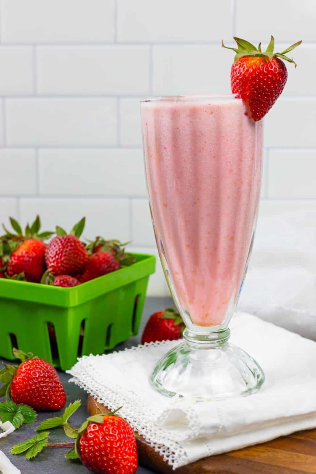 Keto Strawberry Smoothie With Almond Milk