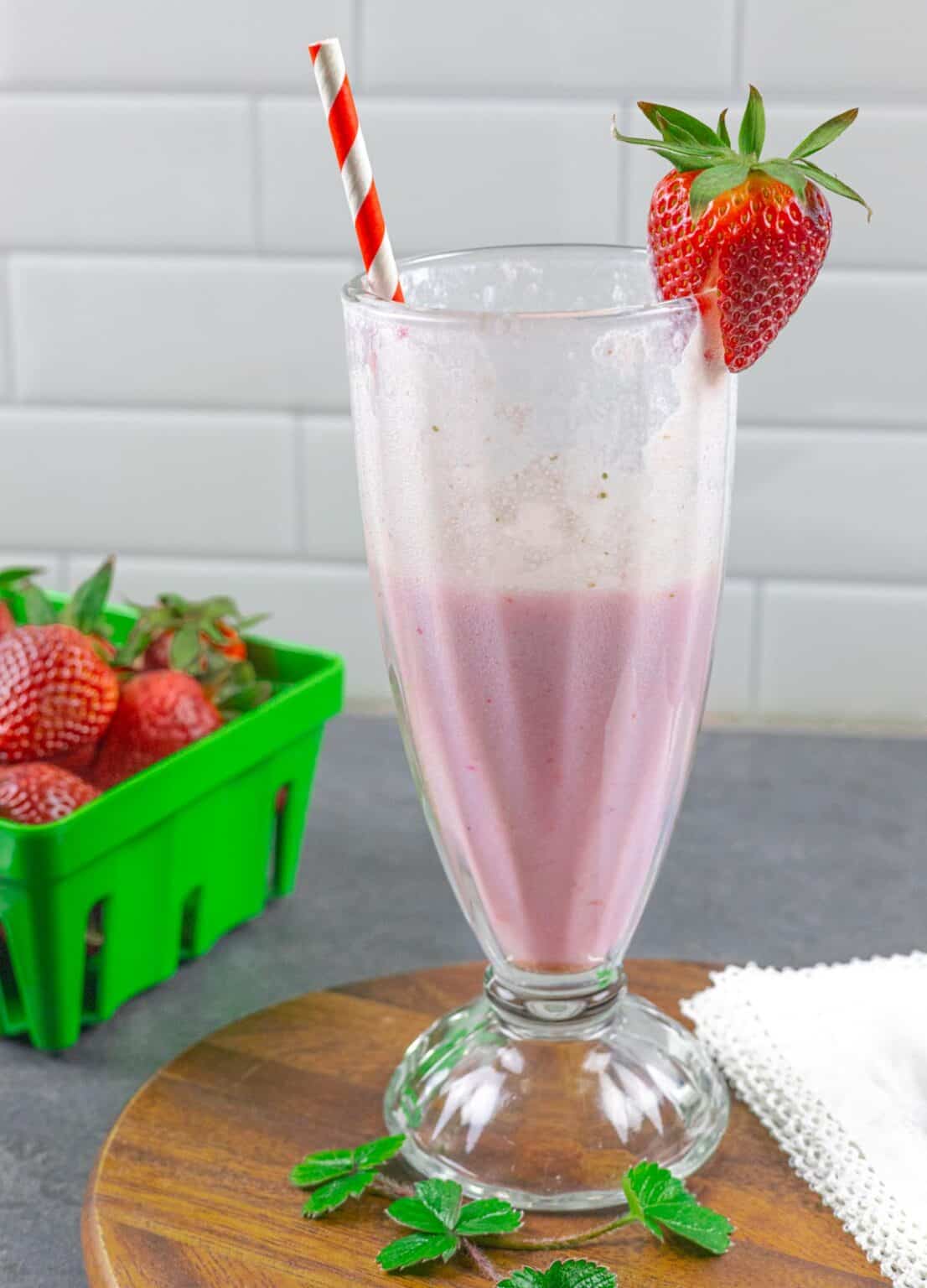 Keto Strawberry Smoothie With Almond Milk